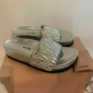 Miu Miu Calzature Donna Matelasse Slides Sandals Silver NEW Size 37 (US 7)
